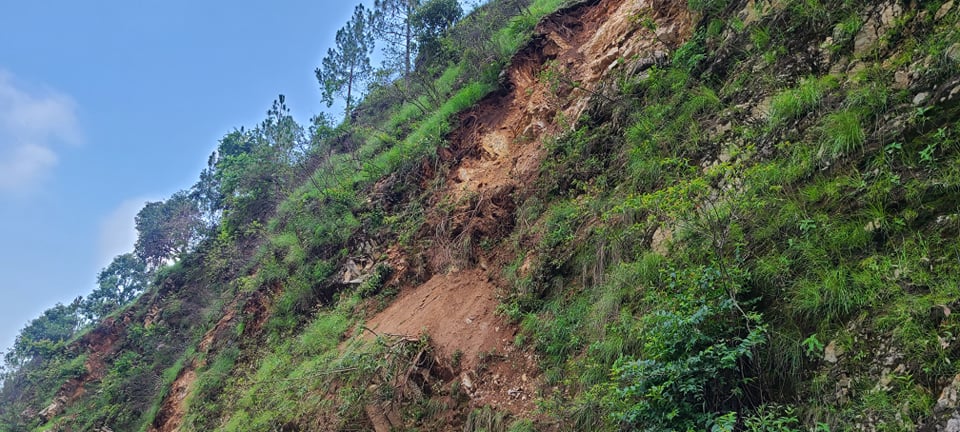 बैतडीमा पहिरोले खानेपानी अवरुद्ध